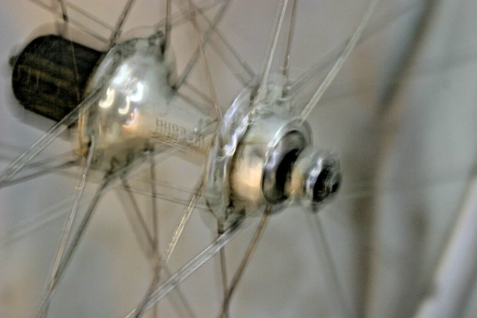 Mavic 700c Rear Road Bike Wheel Ultegra FH-6500 Hub 130/18mm 28S PV USA Shipper! - Image 4 of 4