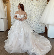 Princess Off the Shoulder Wedding Dresses Ruffles Court Train Bridal Gowns