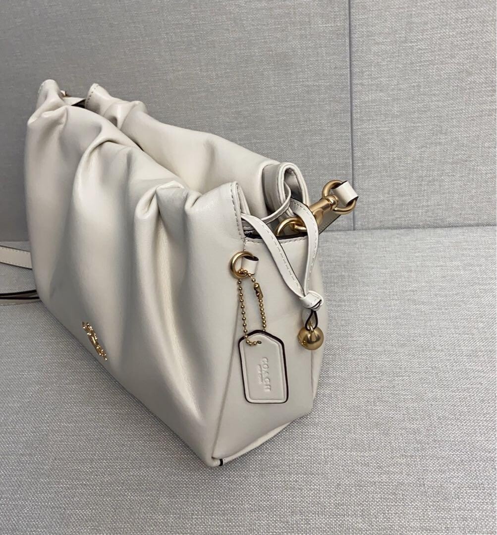 COACHコーチショルダーバッグファーイエーCT 763ホワイト s-l1200.jpg