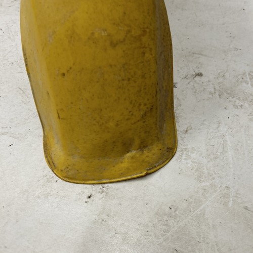 1986 Suzuki DR125 OEM Front Fender - Yellow. Send Us An Offer!! - Picture 6 of 13
