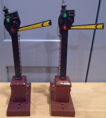 TWO Lionel 6-12727 O GAUGE Semaphore Automatic Signals WORK BUT NEED SOME TLC