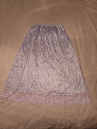 Mel-Lin Lilac Nylon 1/2 Slip Lace Trim Size Small 25" Length Side Split Vintage
