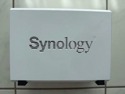 Synology DiskStation DS216se - Gehäuse mit Netzteil
