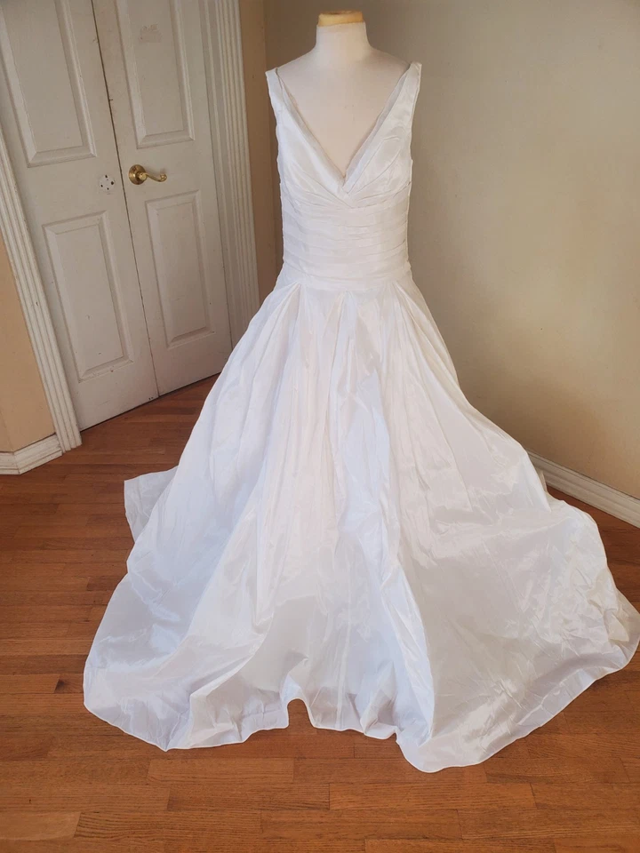 Vestido de novia Franssical talla 18 nuevo con etiquetas Foto 2 de 4