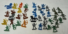 LOT OF 40 VINTAGE PLASTIC TOY SOLDIERS COWBOYS INDIANS HORSES WWII INFANTRY