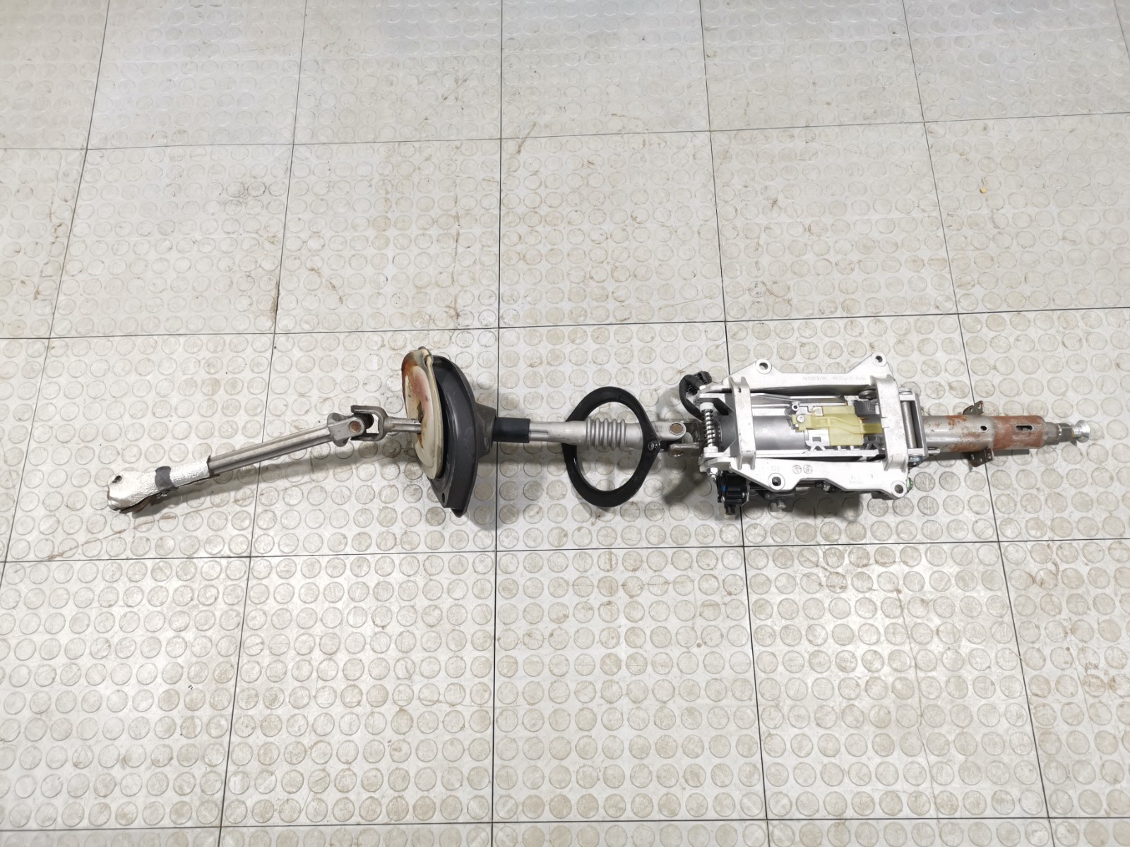 Maserati Levante 2018 Steering column P/N 670102298