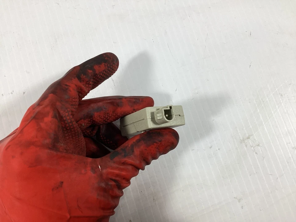 2009-2011 BMW 328i xDrive - модуль усилителя антенны 6990090 OEM. - Изображение 4 из 4