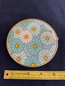 Vtg NEW Daisy Flower Power 2-Sided Purse Magnifying/Reg Mirror, W. Germany
