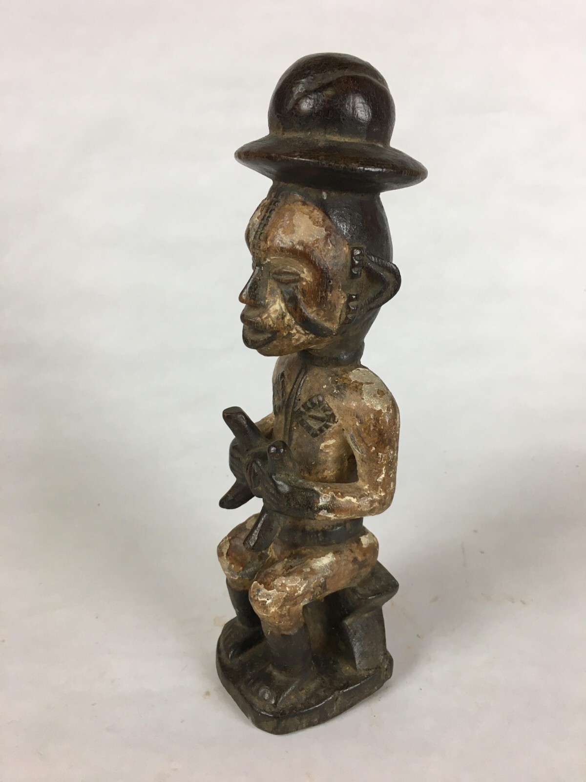 Statue Kongo de la RD Congo objet de décoration ethnique pour salon chic