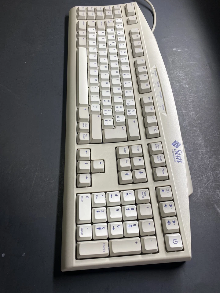 Sun 320-1296 Type-6 Keyboard - Mini-Din Connector - Swiss/French Sun Keyboard - Image 2 of 4