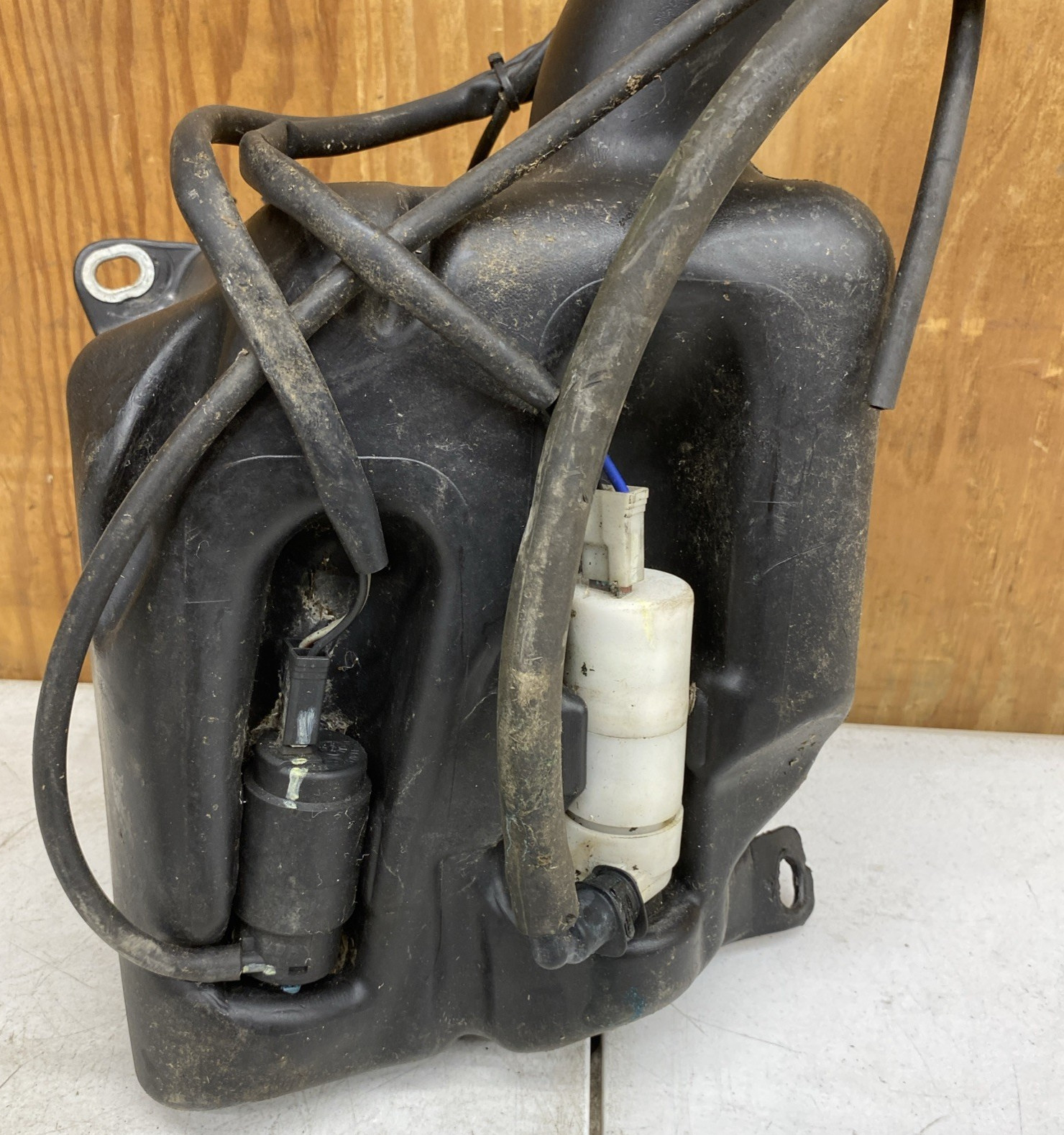 03-08 Maserati Quattroporte M139 Windshield Washer Fluid Reservoir 980145001