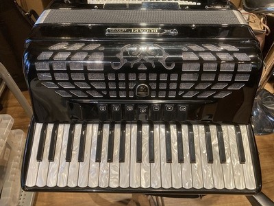Bugari 130J 37-Key 96-Bass Accordion MML 3 Reed Set Made in Italy