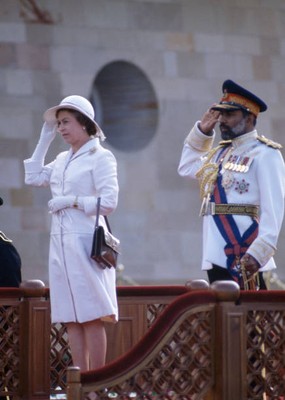 Queen Elizabeth II alongside the Sultan of Oman Qaboos bin Said du- Old Photo