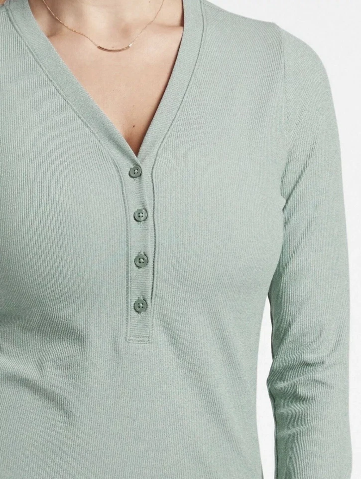 ATLETA - Mediano Uptempo Acanalado Botón Manga Larga Henley Minimalista Gris Verde Foto 2 de 4