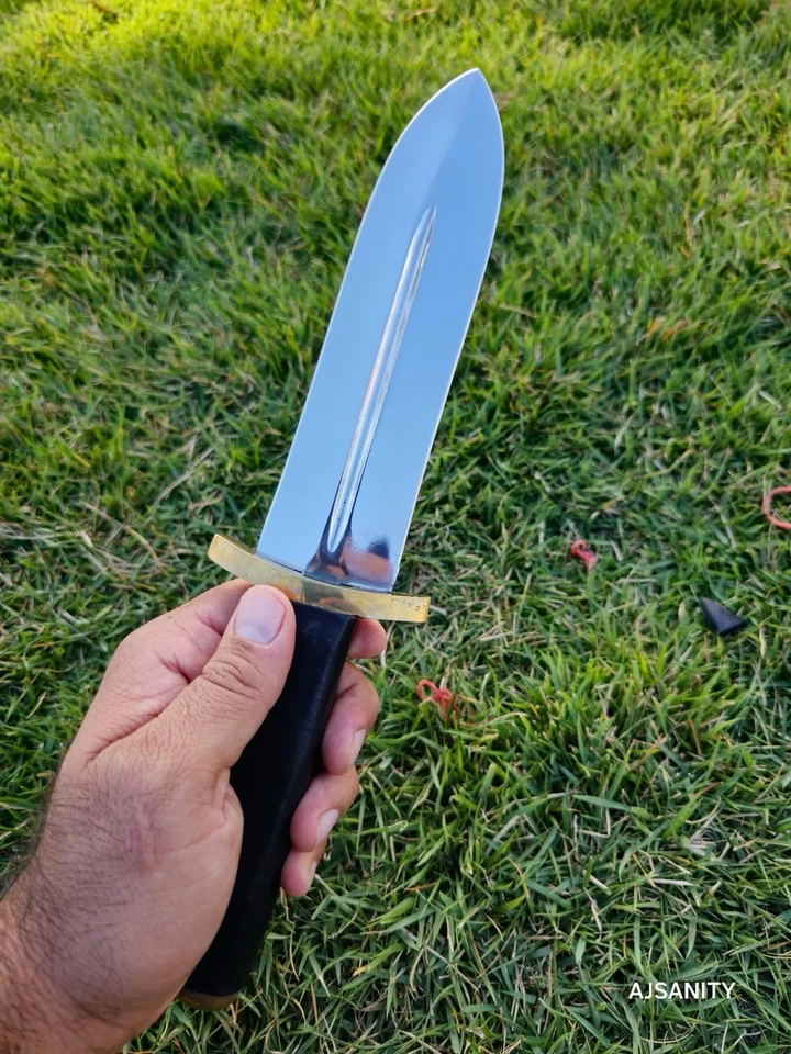 Vintage handmade High Carbon double edge dagger knife Collectible - Image 4 of 4