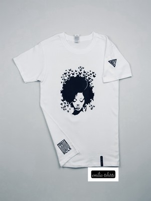 emilia-tshirts T-Shirt Gr. S Neu mit Etikett Design Frau Schmetterlinge