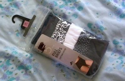 M&S 5 Pairs Size 22 FULL BRIEFS Cotton Lycra Knickers Black White Polka Dot - Image 1 of 2
