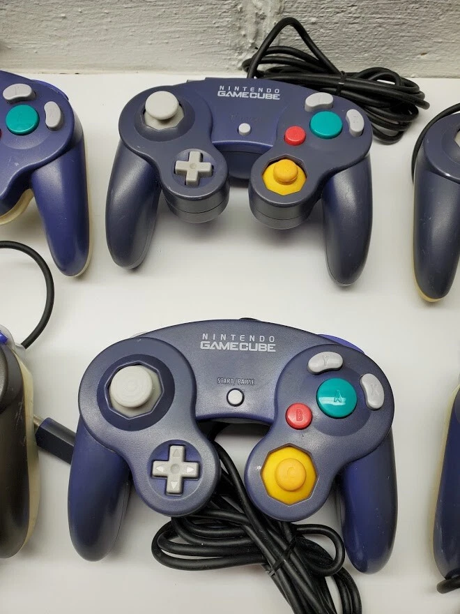 1x Official Nintendo GameCube Controller Indigo Purple & Clear Back Discolored - Image 3 of 4