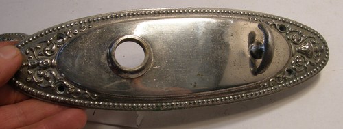 ANTIQUE RUSSELL & ERWIN PRISCILLA NICKEL ON BRASS OVAL DOOR KNOB & BACK PLATE - Picture 10 of 24