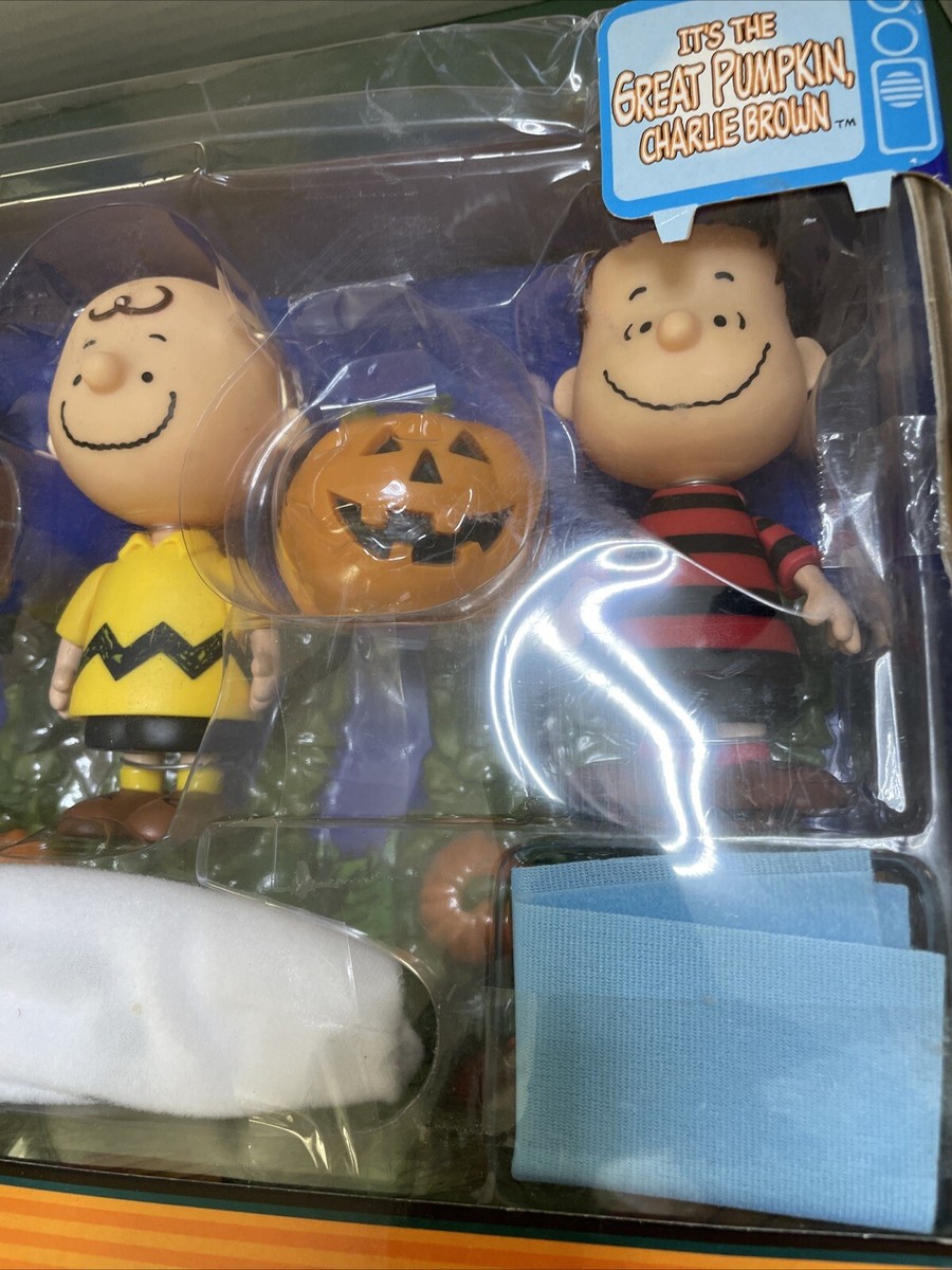 スヌーピー　ハロウィンGREAT PUMPKIN フィギュア Amazon.com: Funko Pop! Deluxe: It's The Great Pumpkin
