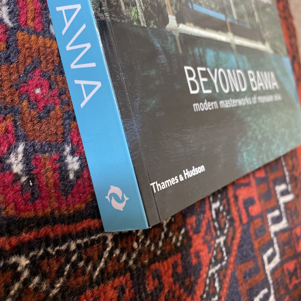 本 BEYOND BAWA modern masterworks of…