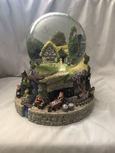 Disney Snow White and the Seven Dwarfs Cottage & Jewel Mine Musical Snow Globe