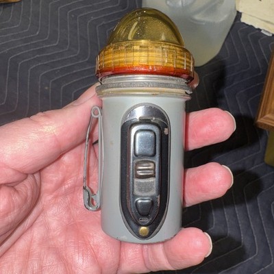 Vintage-NO D-31 US USAF/ USN Survival Beacon Flashlight Light Marker-
