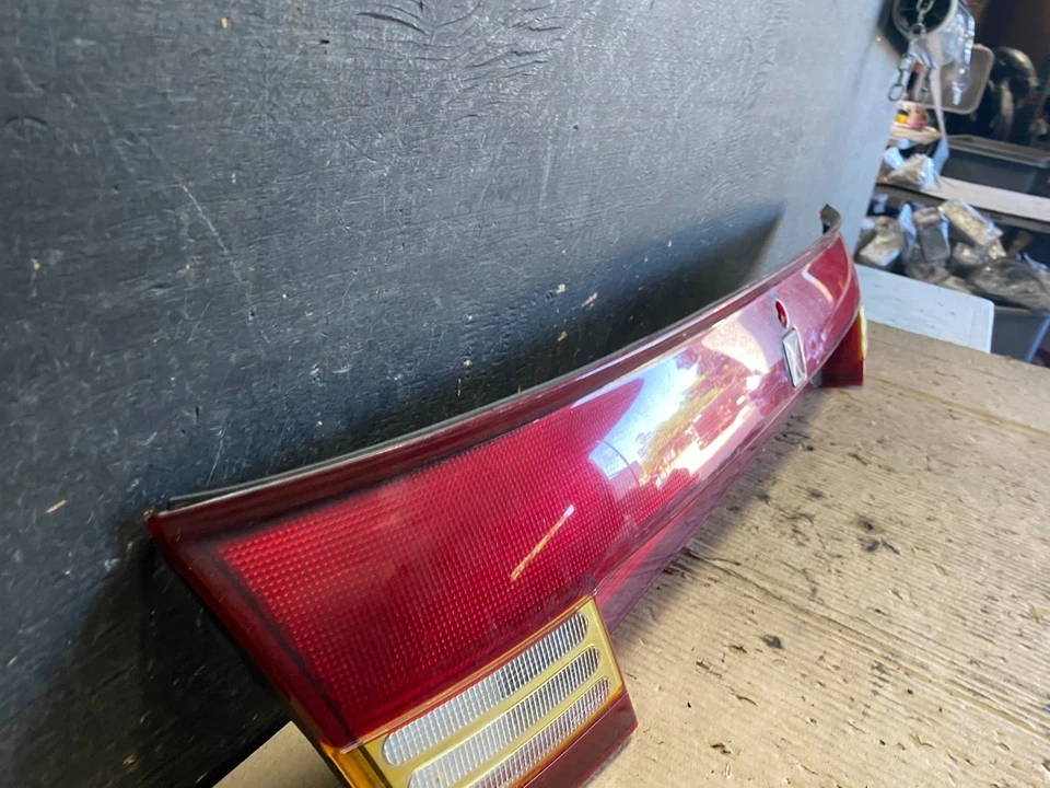 Luz trasera Saturn SC1 SC2 1997-2000 cupé acabado maletero central OEM Q0372 DG Foto 3 de 4