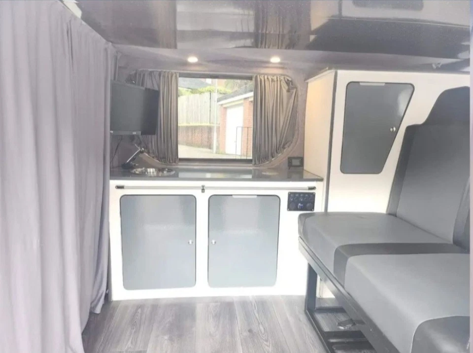 Camper Van - Vauxhall Vivaro - Image 4 of 4