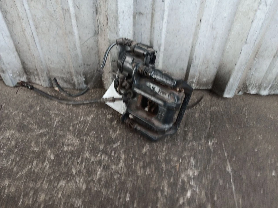 Pinza trasera izquierda conductor negra compatible con 14-17 19 BMW i8 34216870631 Foto 3 de 4