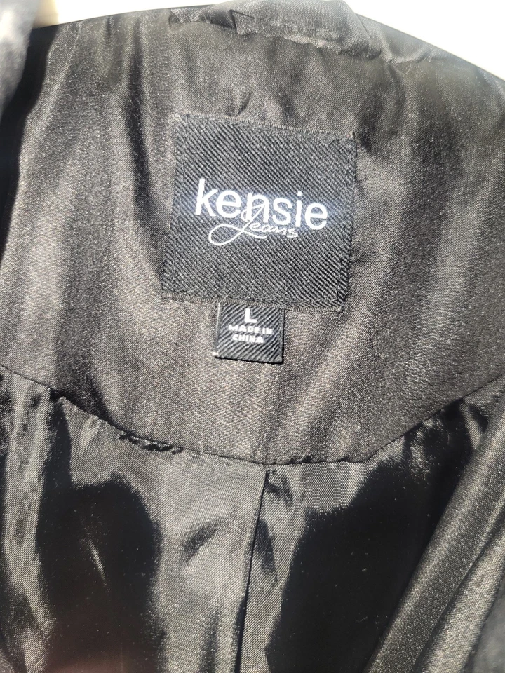 Chaleco acolchado Kensie con dobladillo con volantes para mujer talla grande Foto 4 de 4