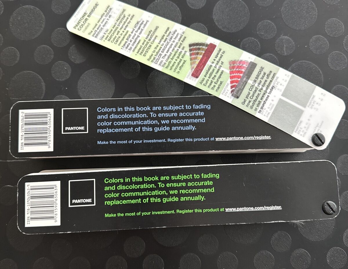 Pair Pantone Formula Guide Solid Coated & Uncoated Set 2006 Pair Pantone Formula Guide Solid Coated & Uncoated Set 2006