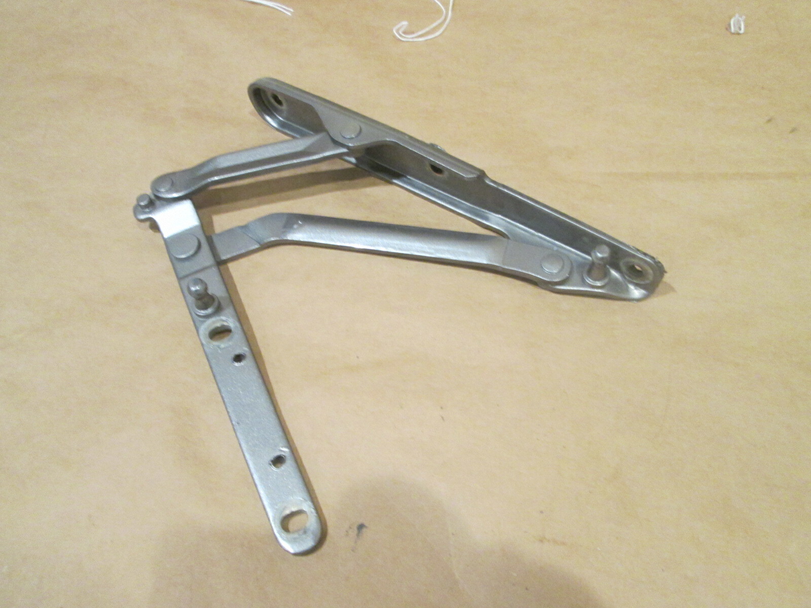 Maserati 4200,GranTurismo - RH Rear Trunk Lid/ Bonnet Hinge - P/N 384700106