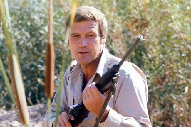 Lee Majors holds rifle as The Dollar Long-awaited Man Six 8x12 Million Max 52% OFF inch