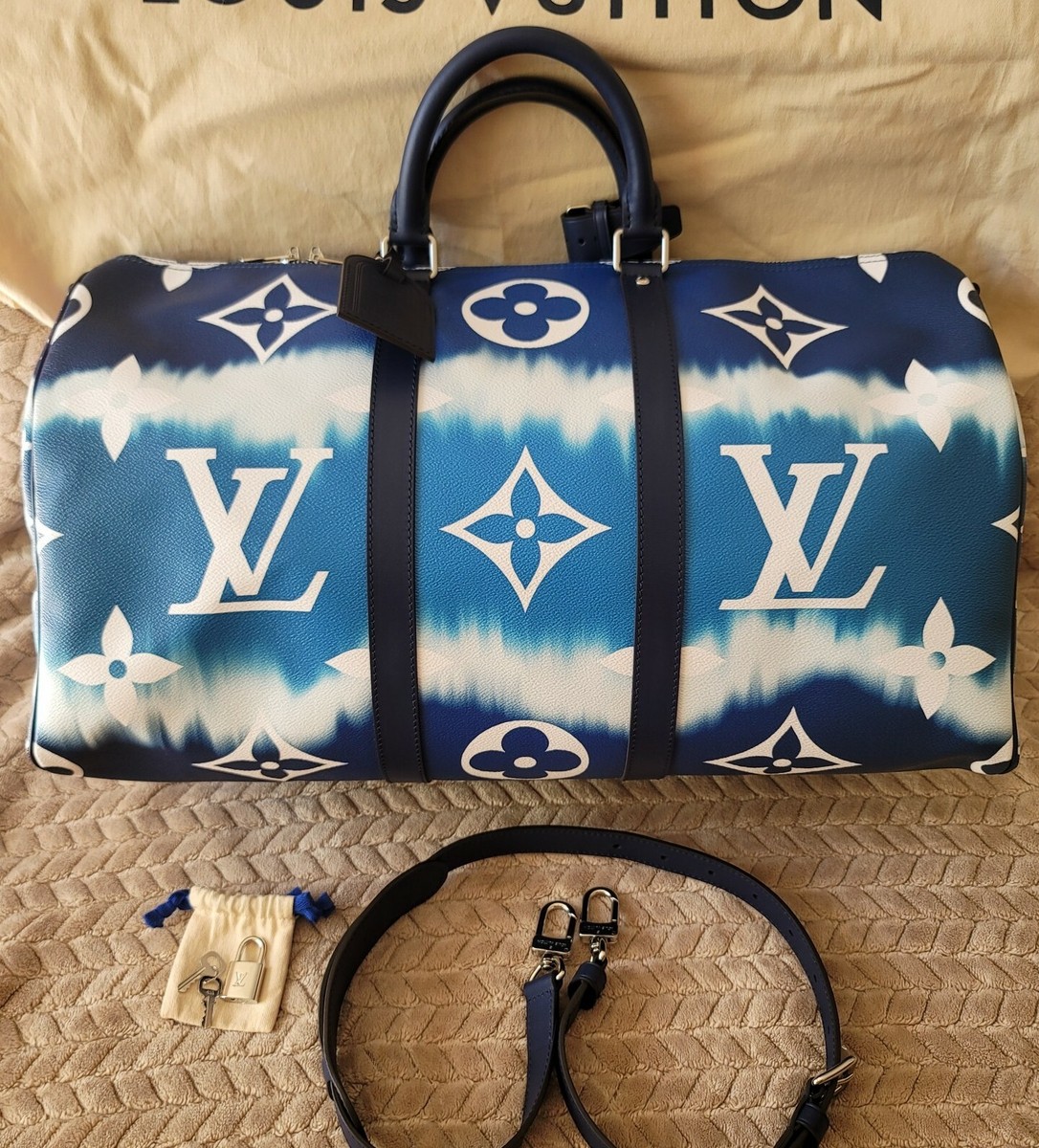 Louis Vuitton エピケース(ネイビー) Louis Vuitton Blue Epi Leather Brief