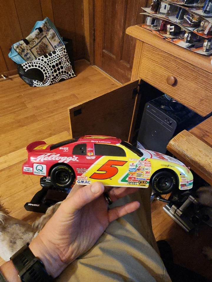 Toy Biz NASCAR 1997 1:18 Rumble Roar Racer Kellogg's Terry Labonte Foto 2 de 4