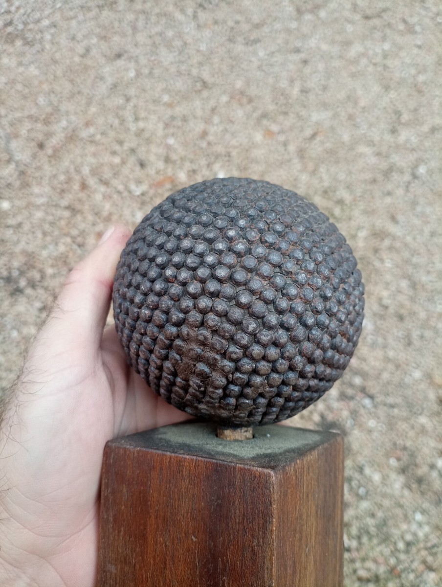 Ancienne Boule De Pétanque Lyonnaise Cloutée – Monogramme BC