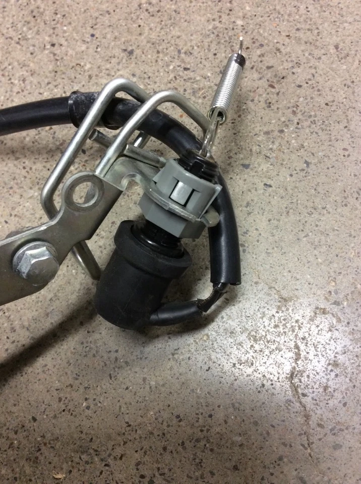 Nuevo interruptor de luz de freno trasero OEM Yamaha YFZ450R YFZ450X con soporte 2009-2025 Foto 4 de 4