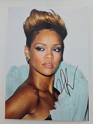Rihanna XXL Foto Original Autogramm 20x25cm signiert
