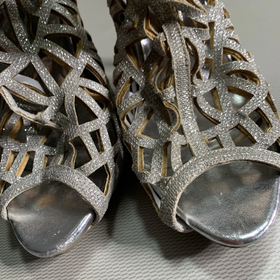 Tacones de aguja Bonnibel para mujer punta abierta cremallera trasera tacón alto talla 8 plateados EE. UU. Foto 3 de 4