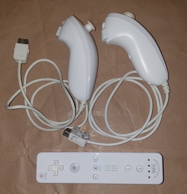 Original Nintendo Wii Fernbedienung Motion Plus + 2 x Nunchuk Controller