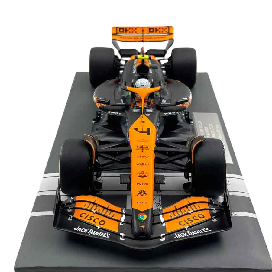 Modellino F1 Minichamps 1/18 McLaren MCL38 L. Norris #4 Hungarian GP 2024 Lim... - Immagine 2 di 4