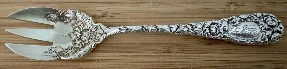 JUEGO DE 6 TENEDORES DE HELADO PATRÓN CRISANTEMO DORADO PAQUETE DURGIN ESTERLINA Foto 3 de 4