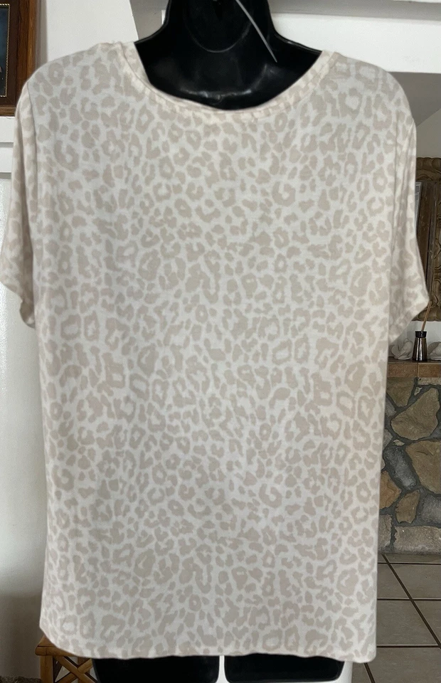 Matty L Women's Small Size Shirt White Beige Animal Print Lightweight Tie Front Foto 2 de 3