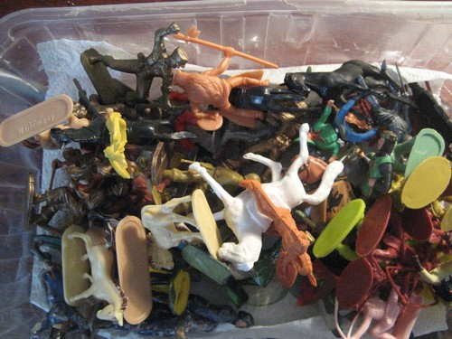 Enchères Lot 210 - FIGURINES PLASTIQUES. STARLUX. CYRNOS. DULCOP et