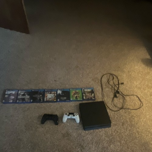 PS4 2 controllers 7 games comes with all cords except controller charger