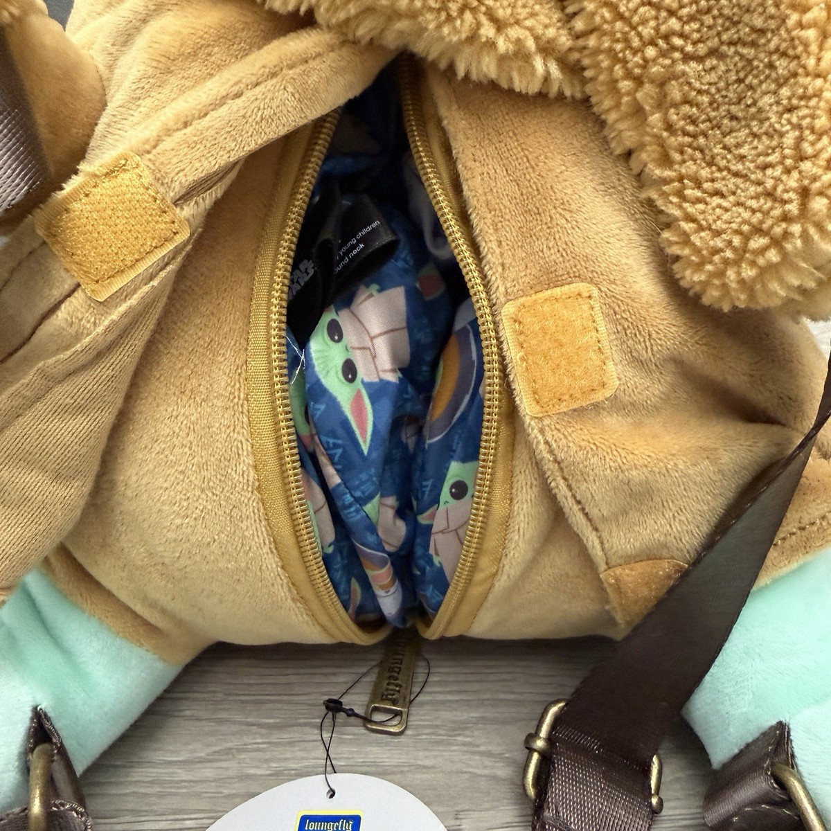Loungefly Star Wars Grogu Plush Backpack Convention  display picture 1