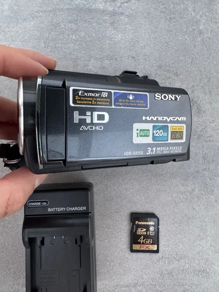 Sony HDR-XR150 HD Handycam Camcorder 4gb SD Card, And Charger - Image 2 of 4