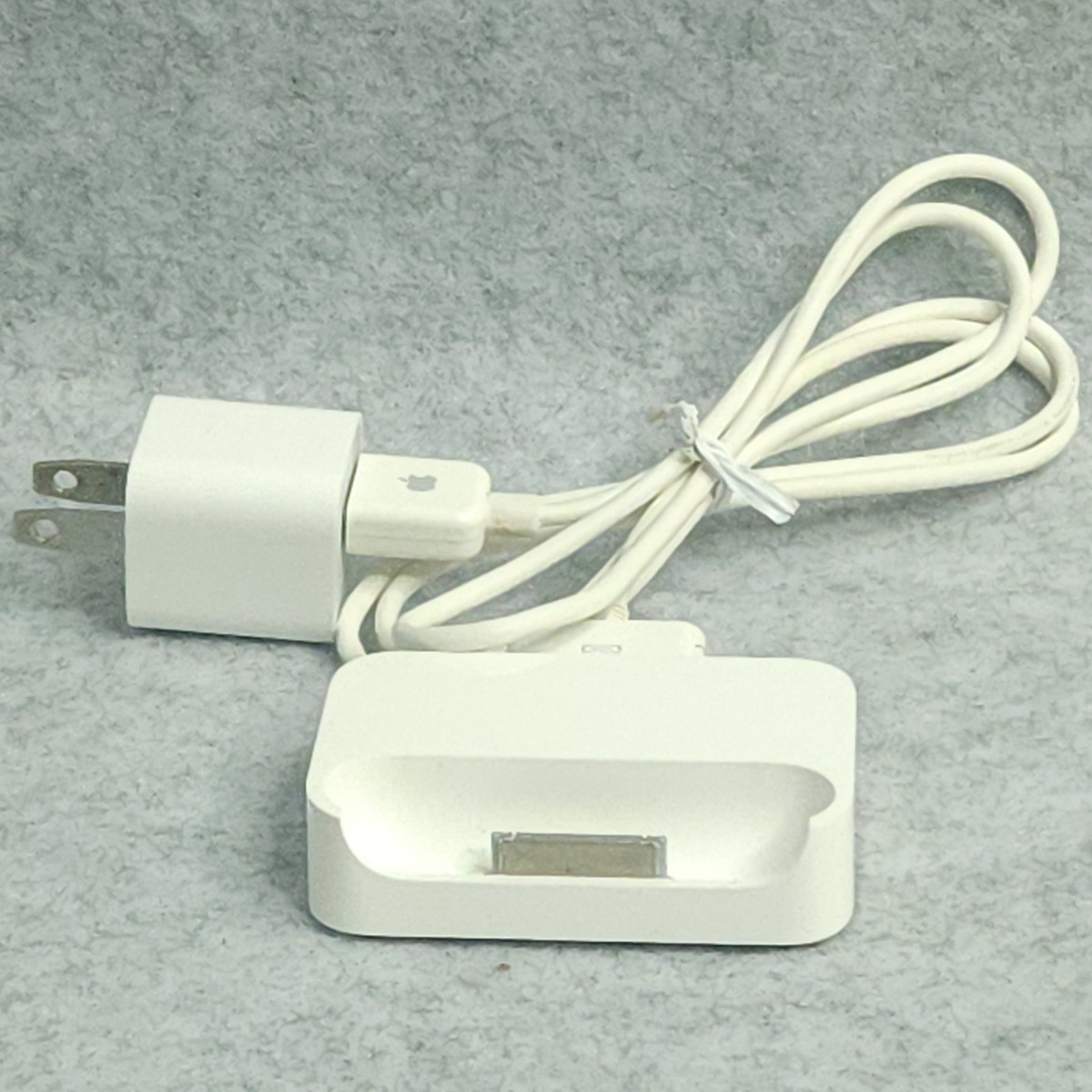 Apple Universal Dock for iPod and iPhone With Apple Remote USB 30