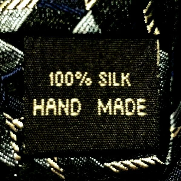 Corbata impermeable resistente a las manchas hecha a mano 100 % seda azul/negro Foto 3 de 3